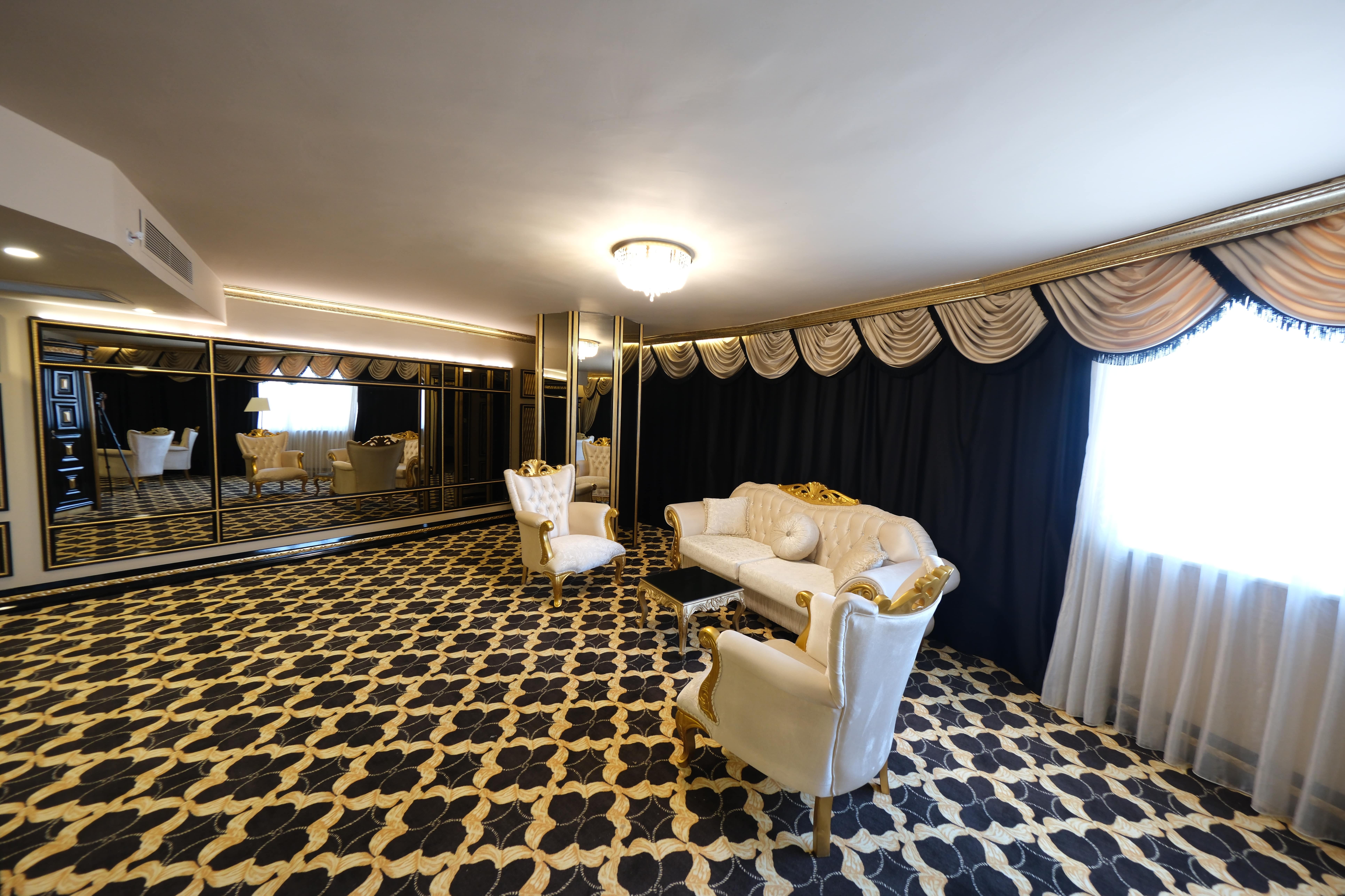 Kral Dairesi (King Suit)