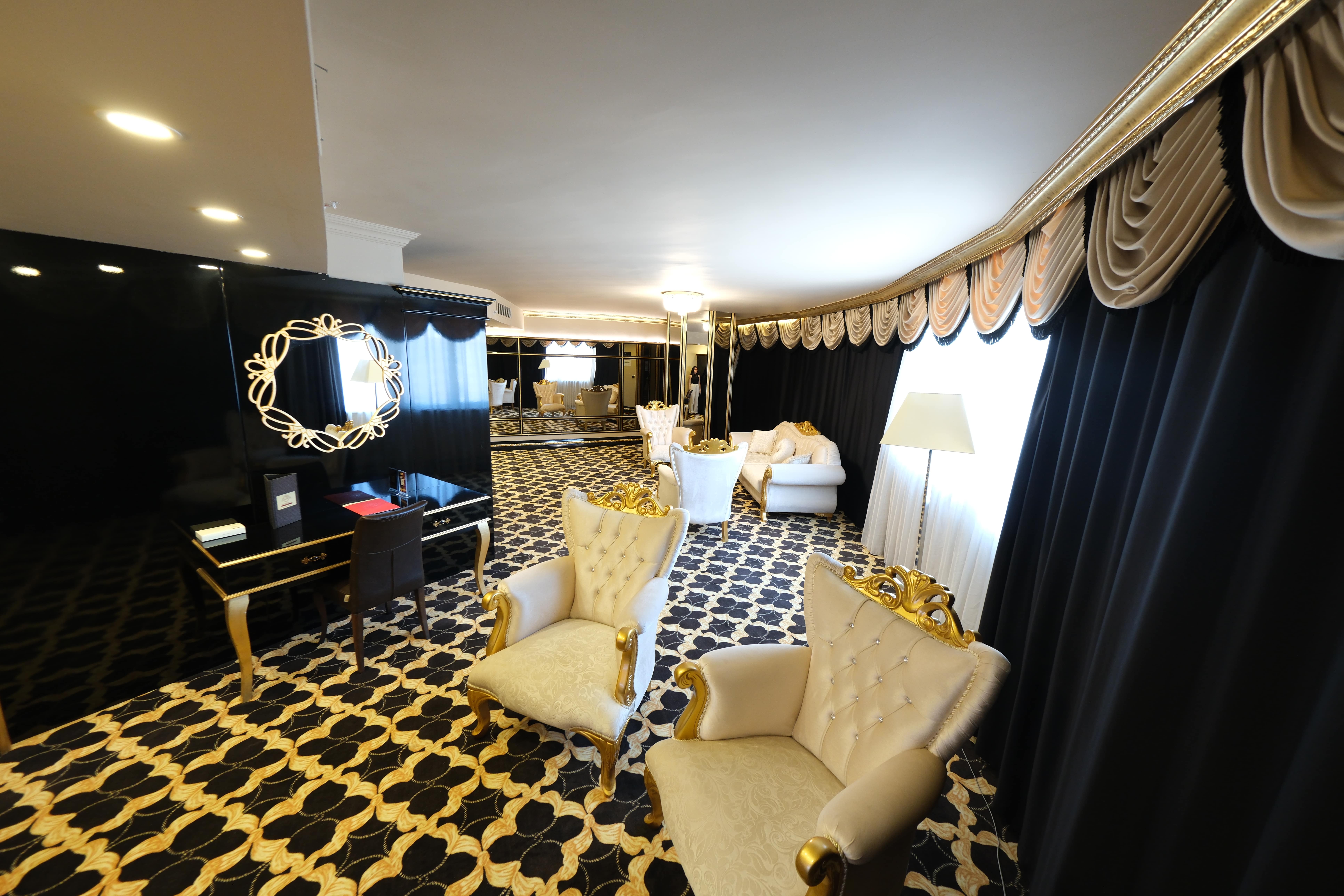 Kral Dairesi (King Suit)